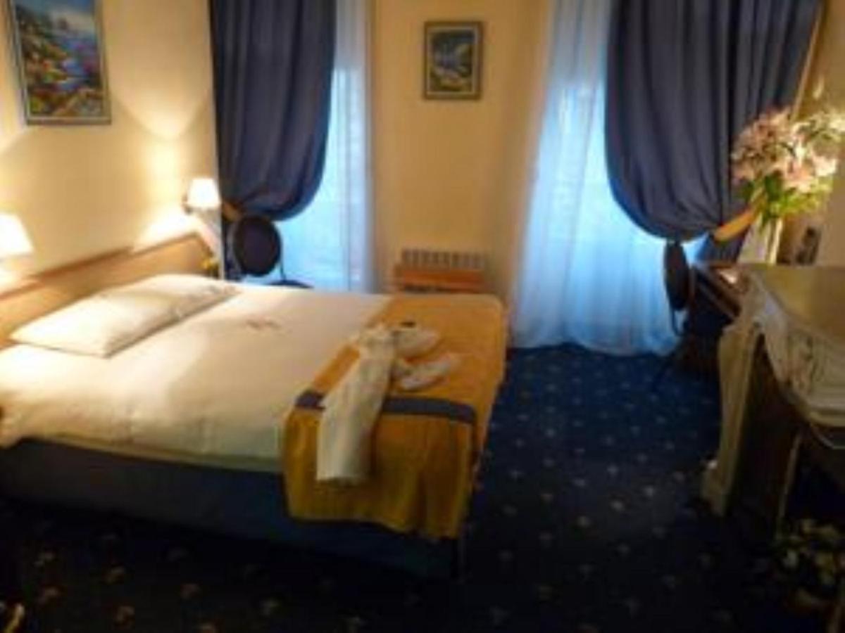 Hotel Foch Лион Номер фото